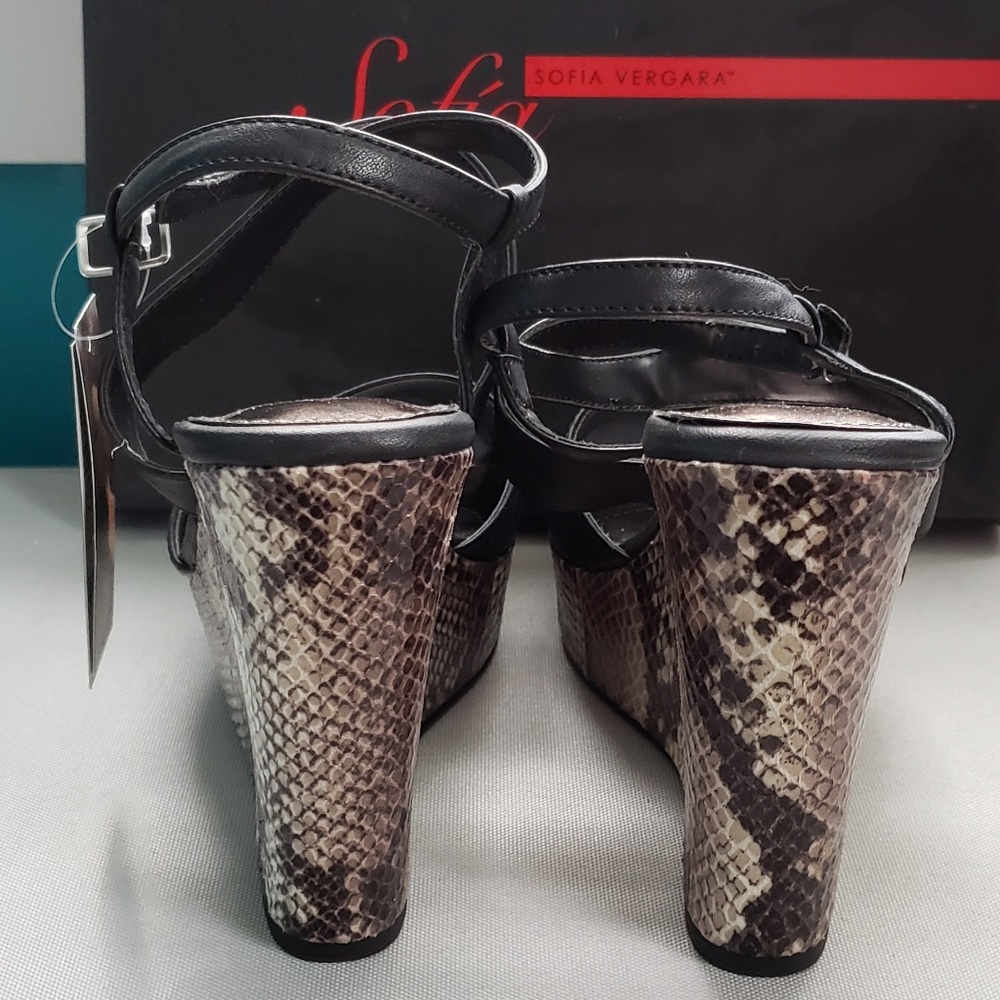 Sofia Vergara Platform Heels - Picture 3 of 4